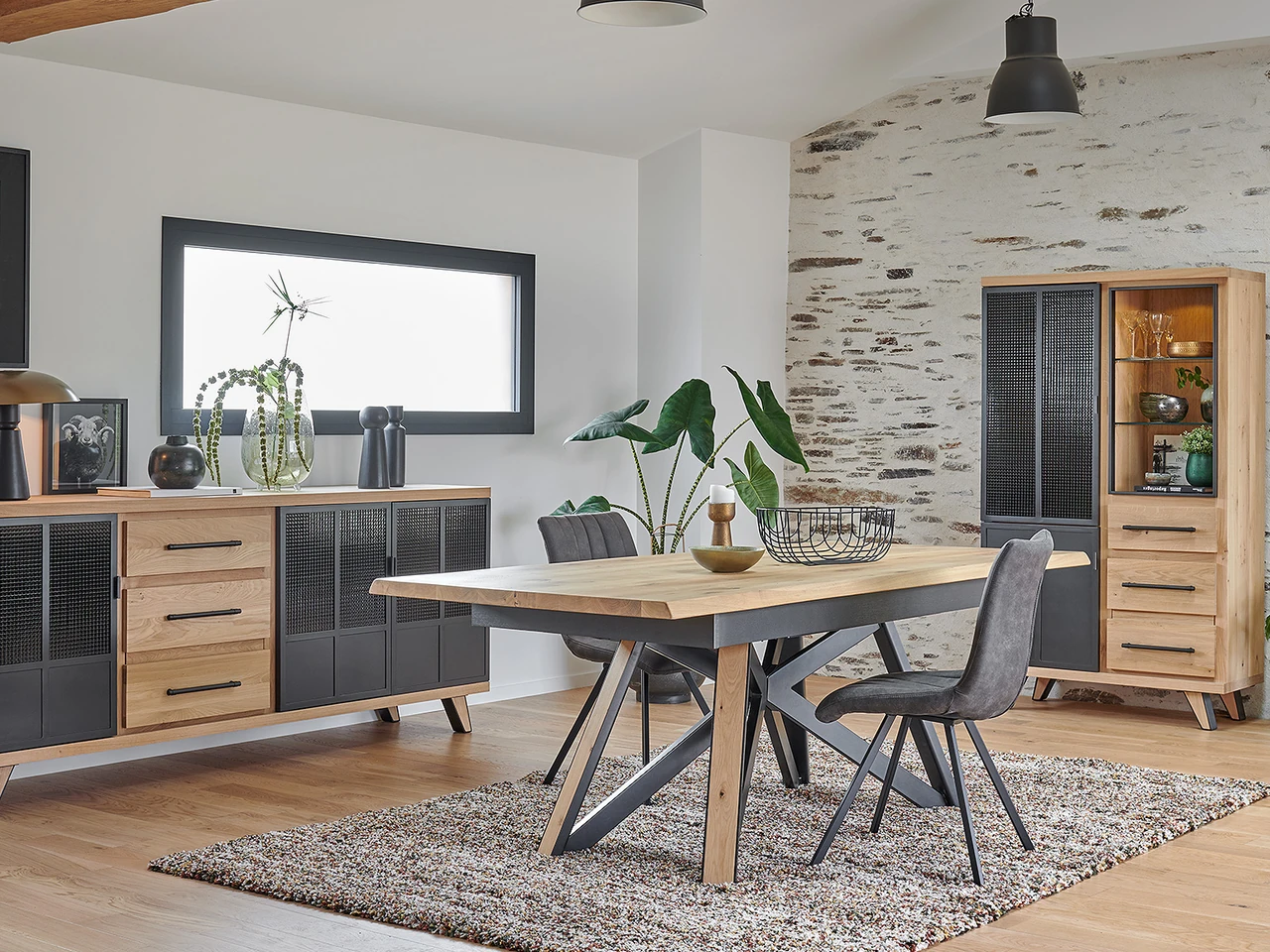 Frame - Table de repas en chêne massif et pied métal
